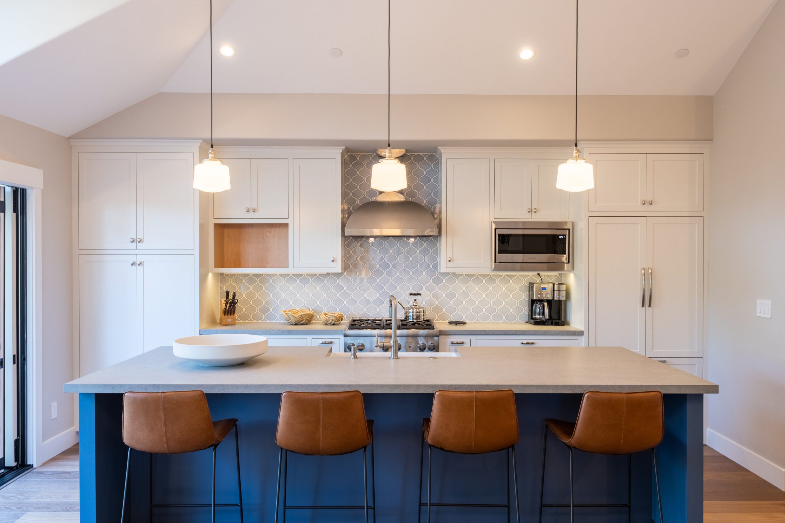 Contemporary-Beach-Bungalow-5-scaled