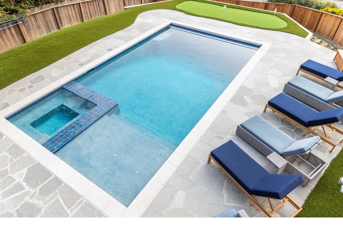 Square shaped pool with putting green