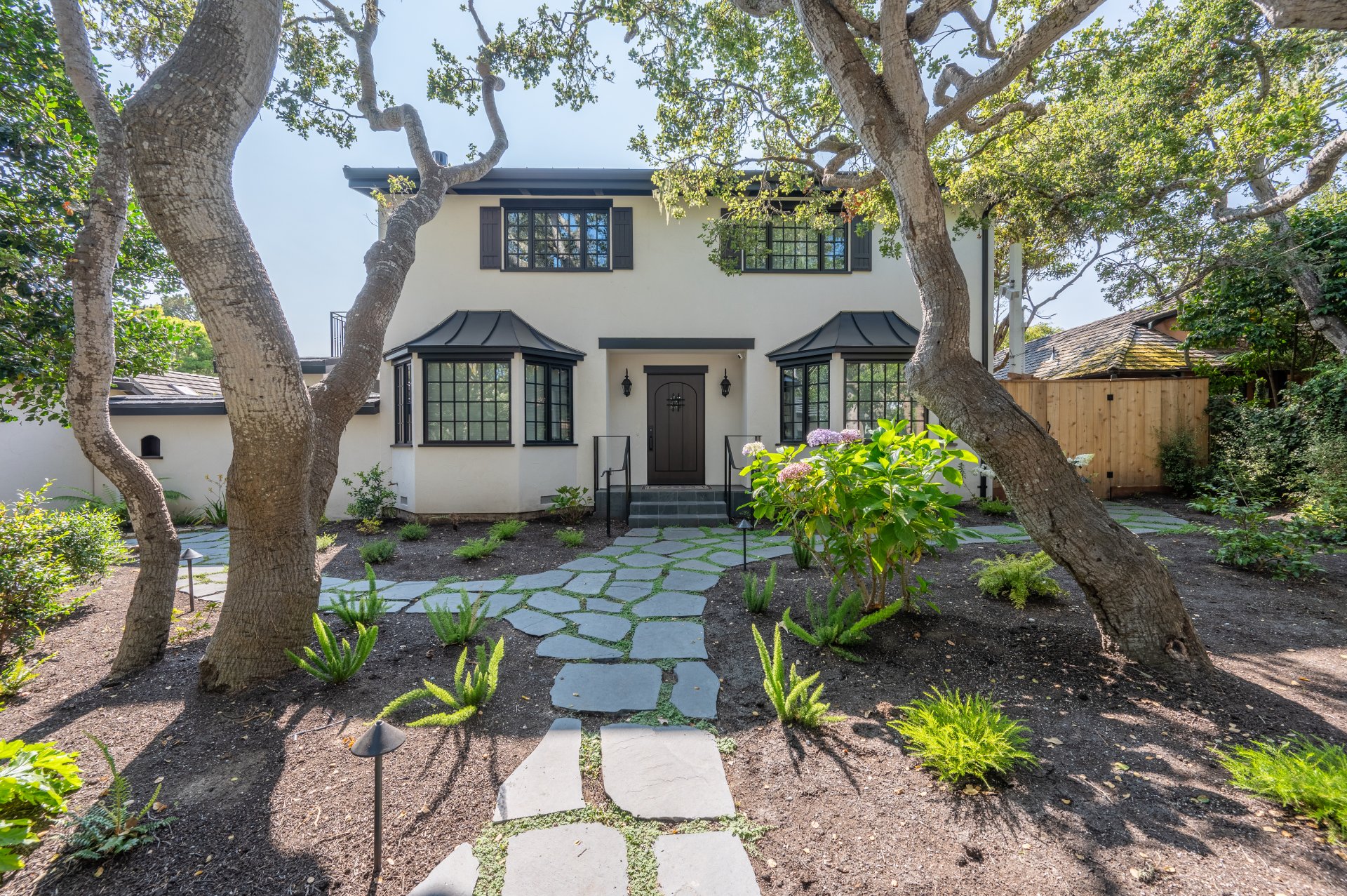 Modern-Mission-Hideaway-Carmel-Cottage-13